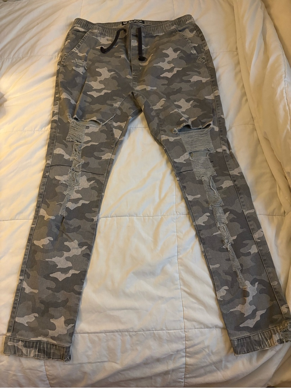 Men's Grey Camo Distressed Jogger Jeans